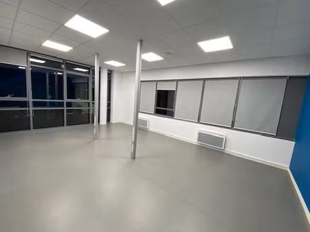 location bureau 101 m² à guipavas (29490)