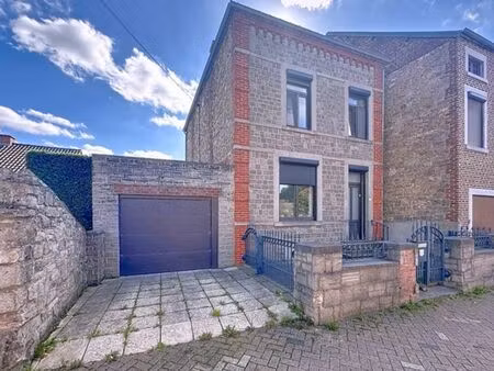 maison avec garage et jardin