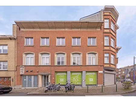 commercieel te koop in evere met 2 slaapkamers