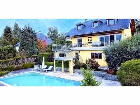 villa avec piscine et jardin tresserve (73)