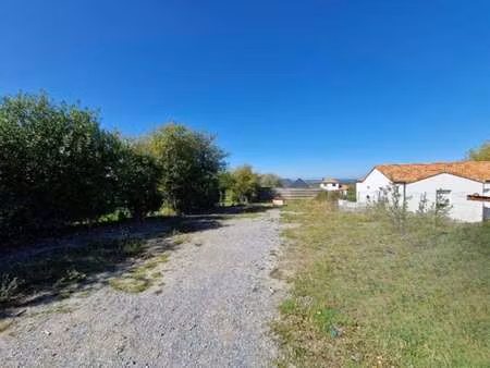 vente terrain au mesnil-en-vallée (49410) : à vendre / le mesnil-en-vallée