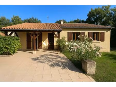 maison familiale et lumineuse  nichée dans un quartier calme de douville (24)