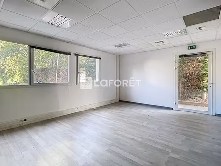 location locaux professionnels 59 m² à gemenos (13420)  879 €