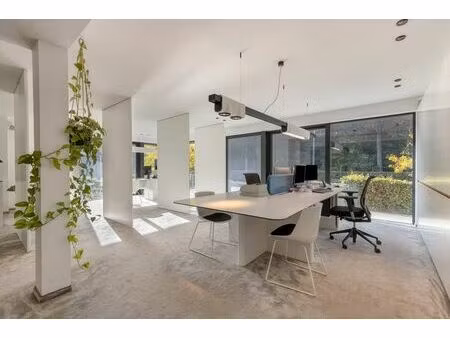 bureau prêt à louer dans un emplacement privilégié à roesela