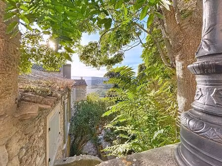 appartement entièrement rénové au coeur du village de gordes