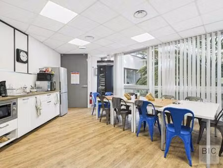 a vendre plateau à usage de bureau de 268 m2 avec places de parking