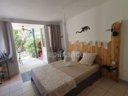 a vendre beau studio avec terrasse- residence privee -ste anne