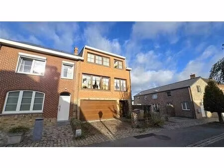 charmante maison bel étage avec garage et jardin !