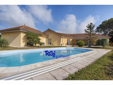 vente maison 5 pièces 190m2 la tour-du-pin 38110 - 521000 € - surface privée