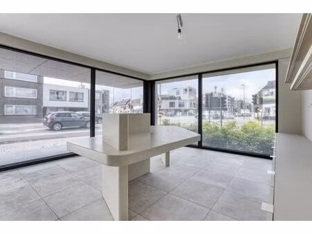 bureau dans un excellent emplacement à vendre à roeselare