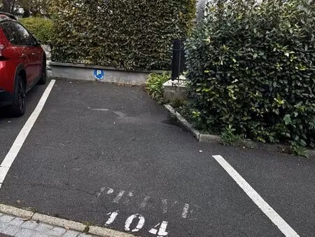 location place de parking garches centre