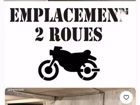 sécurisé 2 roues scooter moto  emplacement stratégique au cœur du village