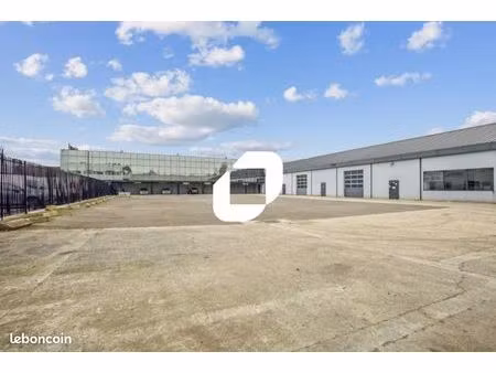 local d'activité 1 316 m²