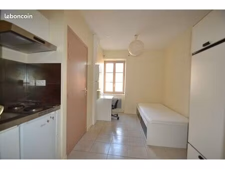 studio 1 pièce 14 m²