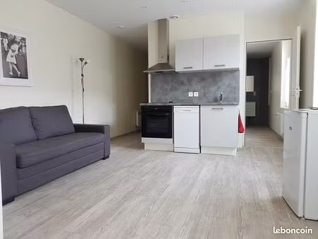 f2 35 m2 avec espace extérieur couvert de 12 m2 (prox fac comte de champagne 850 m)