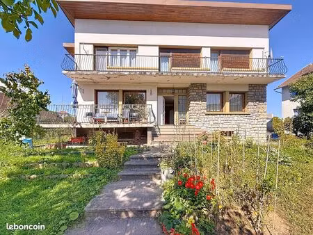 maison 10 pièces 240 m²