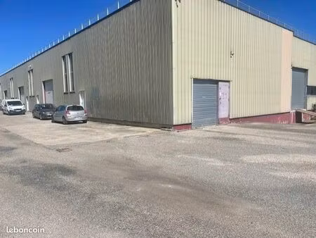 loue local 627 m2 avec parking 2000 m2