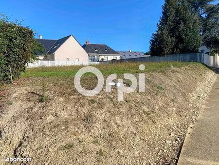 terrain 1 102 m² distre