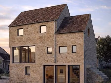 ancienne bâtisse en pierre à rénover – emprise 128 m² – terrain 550 m² – auxois