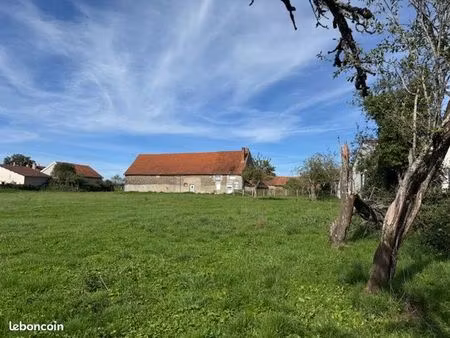 longere avec dépendances attenantes sur terrain de plus de 5000m2_ 21320