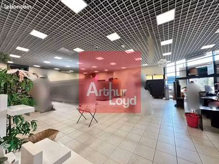 local commercial 637 m² boe