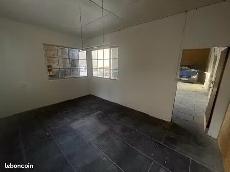 box et parking intérieur à louer