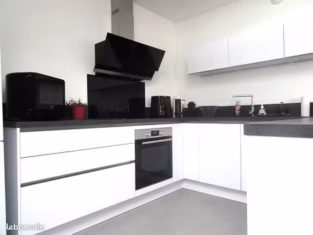 manom (maison rouge) apt f4 de 76 m2 + balcon + garage + place de parking privative