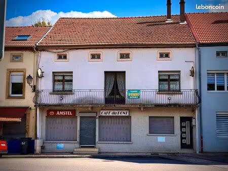 maison avec local  appartement f5 et grenier