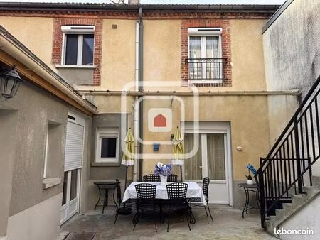 maison 10 pièces 218 m²