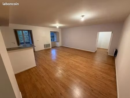 f2 rdc terrasse centre ville uzerche