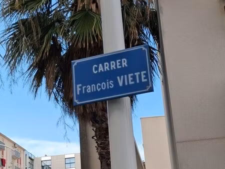 box dans garage sécurisé au rdc derrière le boulevard kennedy