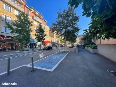boutique 144 m² suresnes