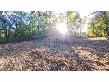 terrain 1500 m² uzès