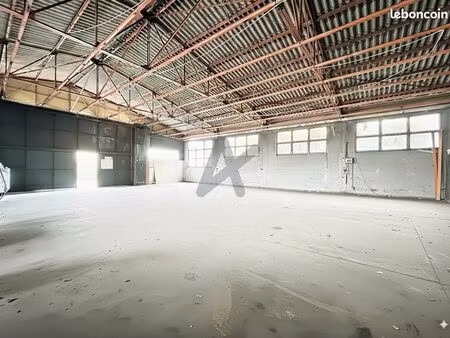 parking/box 350 m² saint-pierre-la-palud