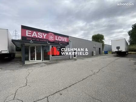 local d'activité 385 m²