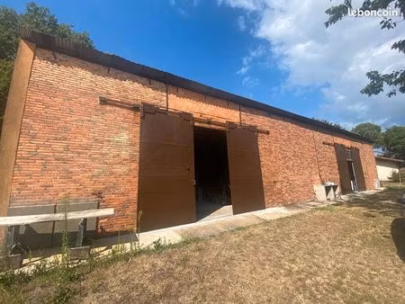 grange 2 pièces 140 m²