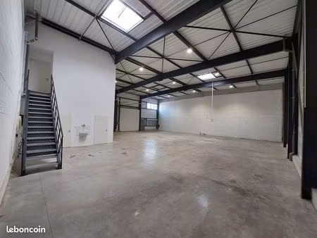 a saisir  bord a31 cellule d’activité de 445m2