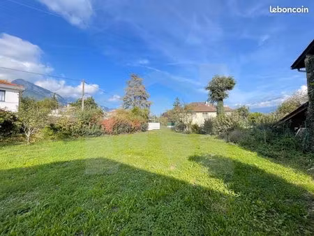 terrain 715 m² saint-ismier