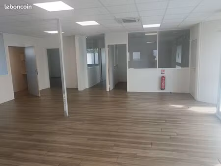 186 m² de bureaux en bon état / de plain pied / indépendant