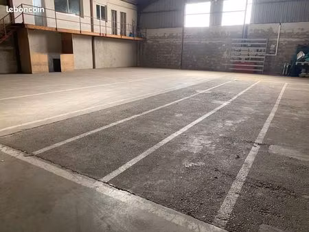 emplacement de 300 m2 pour entreposage