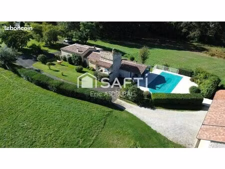 propriété 5 pièces 140 m²