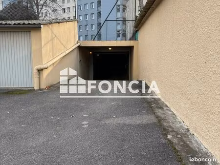 parking 10 m² ecully