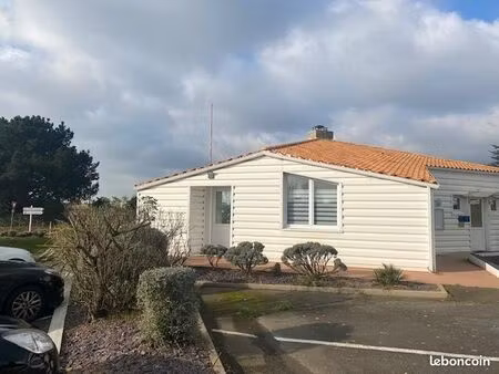 location professionnelle 3 bureaux 80 m2