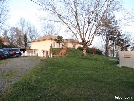 a vendre ou echanger: très grand pavillon familial composé de 2 appartements indépendants