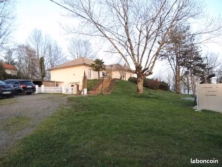 vends ou échange pavillon familial de 2 appartements