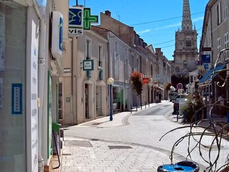 a luçon  petits murs commerciaux occupés  bon rapport
