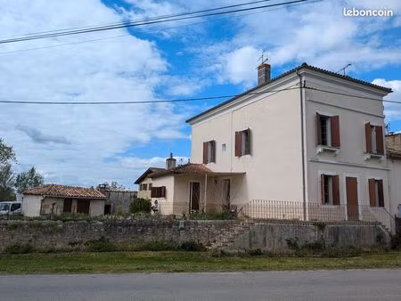 maison bourgeoise en pierre - un des plus beaux quartiers touristiques en bord de garonne