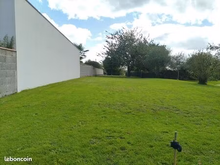 terrain 700 m² les herbiers