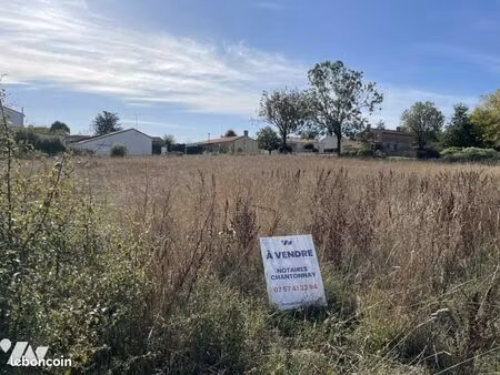 terrain 1355 m² peault