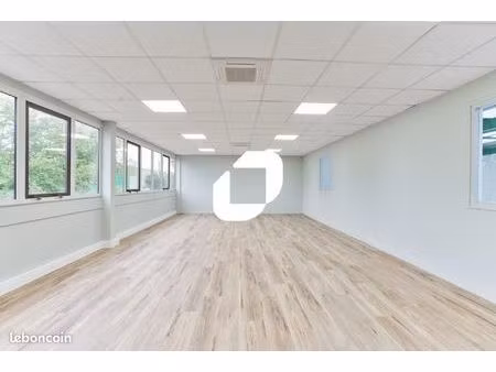 local d'activité 2 003 m²